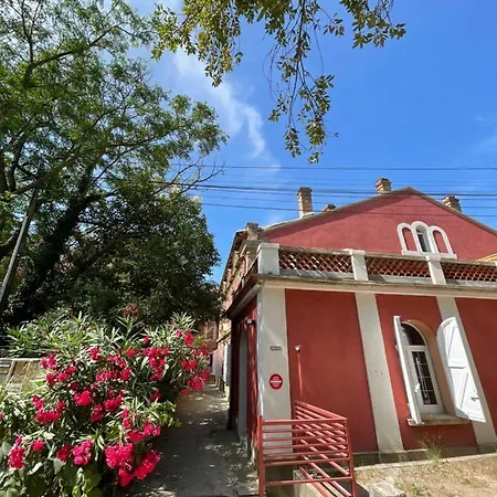 Dans Un Chateau Exceptionnel Du 18e Siecle Apartamento