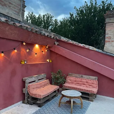 Dans Un Chateau Exceptionnel Du 18e Siecle *