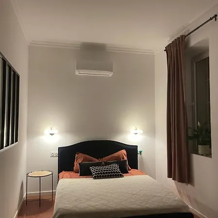 Dans Un Chateau Exceptionnel Du 18e Siecle *