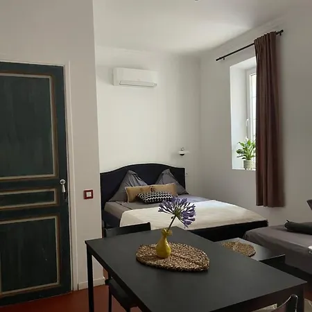 Dans Un Chateau Exceptionnel Du 18e Siecle *